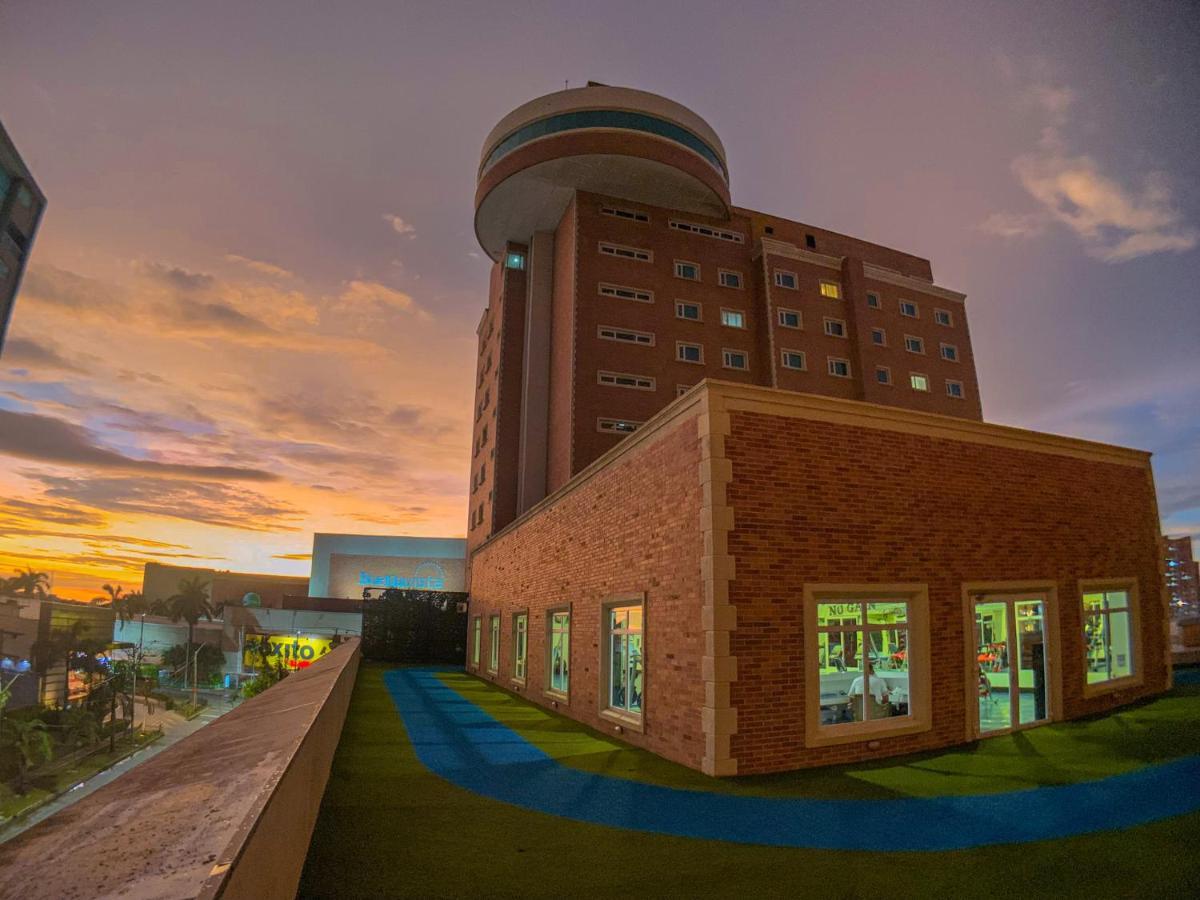 Hotel Dann Carlton Barranquilla Y Centro De Convenciones Экстерьер фото The hospital at sunset