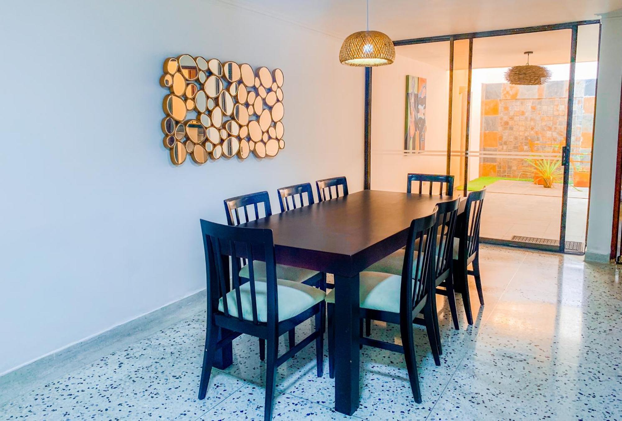 Hotel Dann Carlton Barranquilla Y Centro De Convenciones Экстерьер фото A dining room in a house