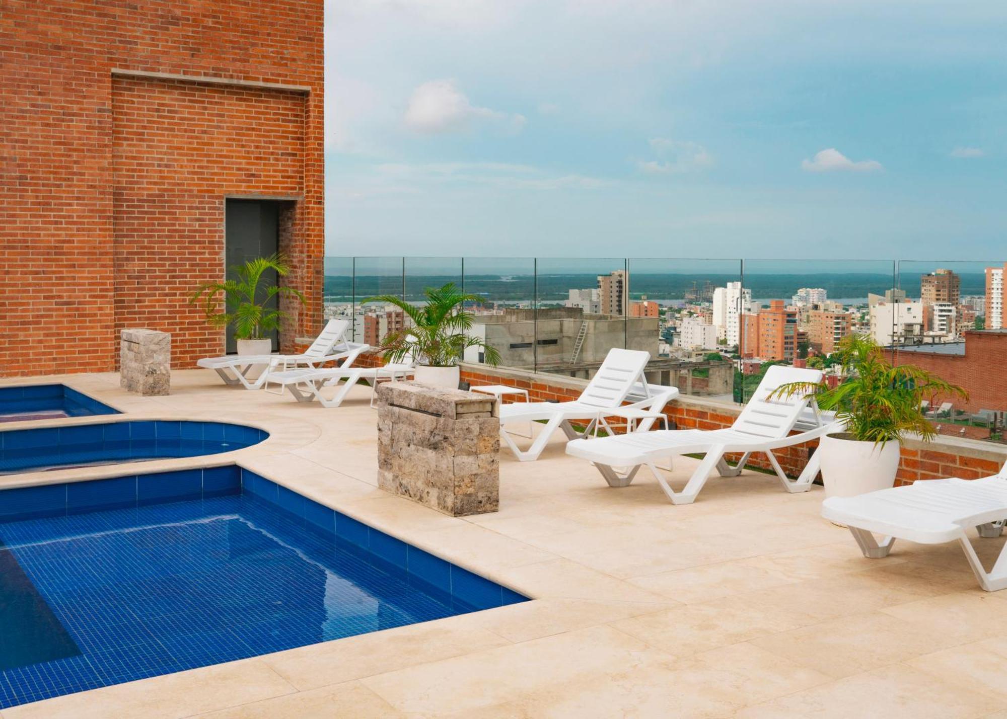 Hotel Dann Carlton Barranquilla Y Centro De Convenciones Экстерьер фото Rooftop pool at Hotel Habita, Mérida, Yucatán, Mexico