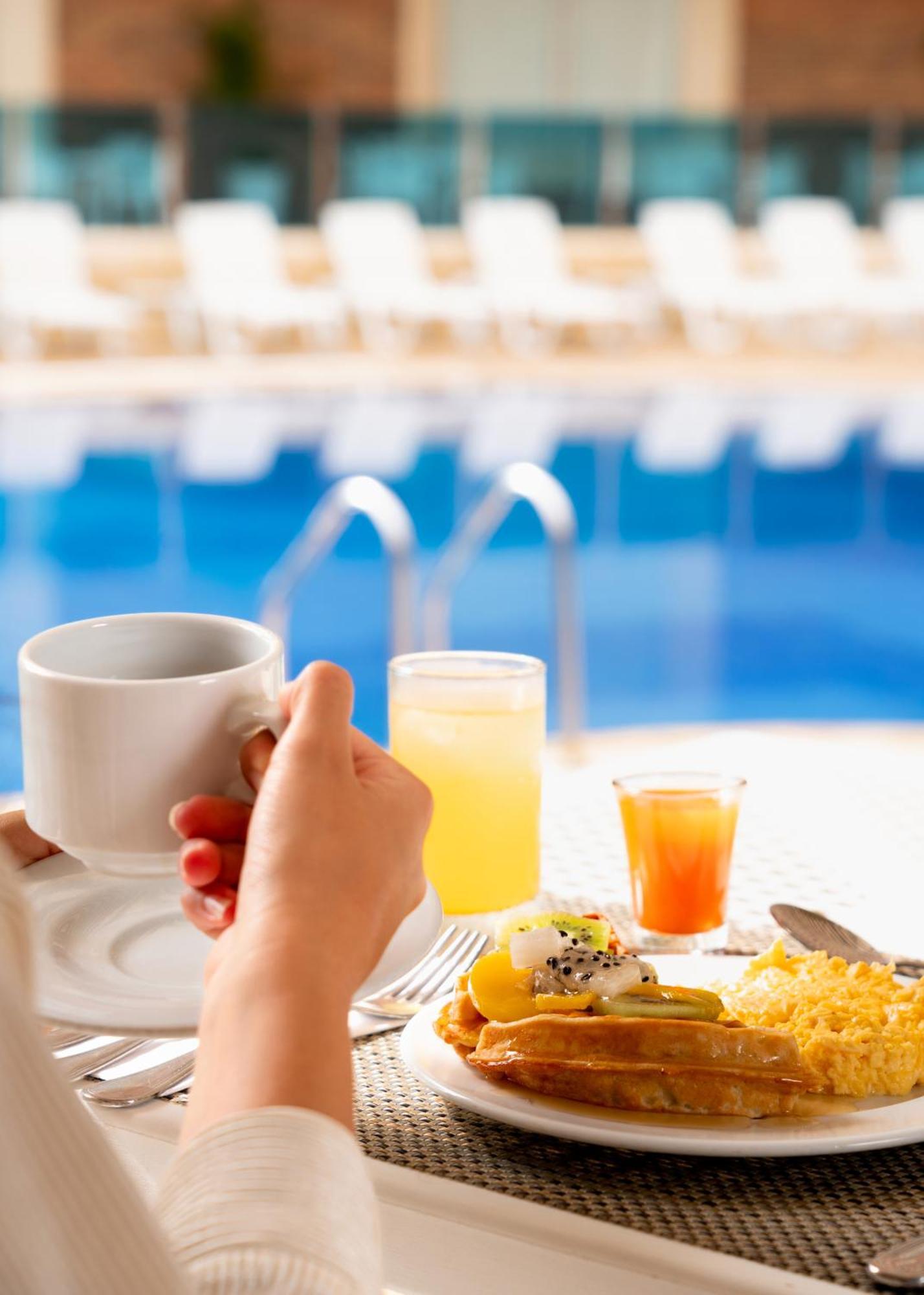 Hotel Dann Carlton Barranquilla Y Centro De Convenciones Экстерьер фото A breakfast with orange juice